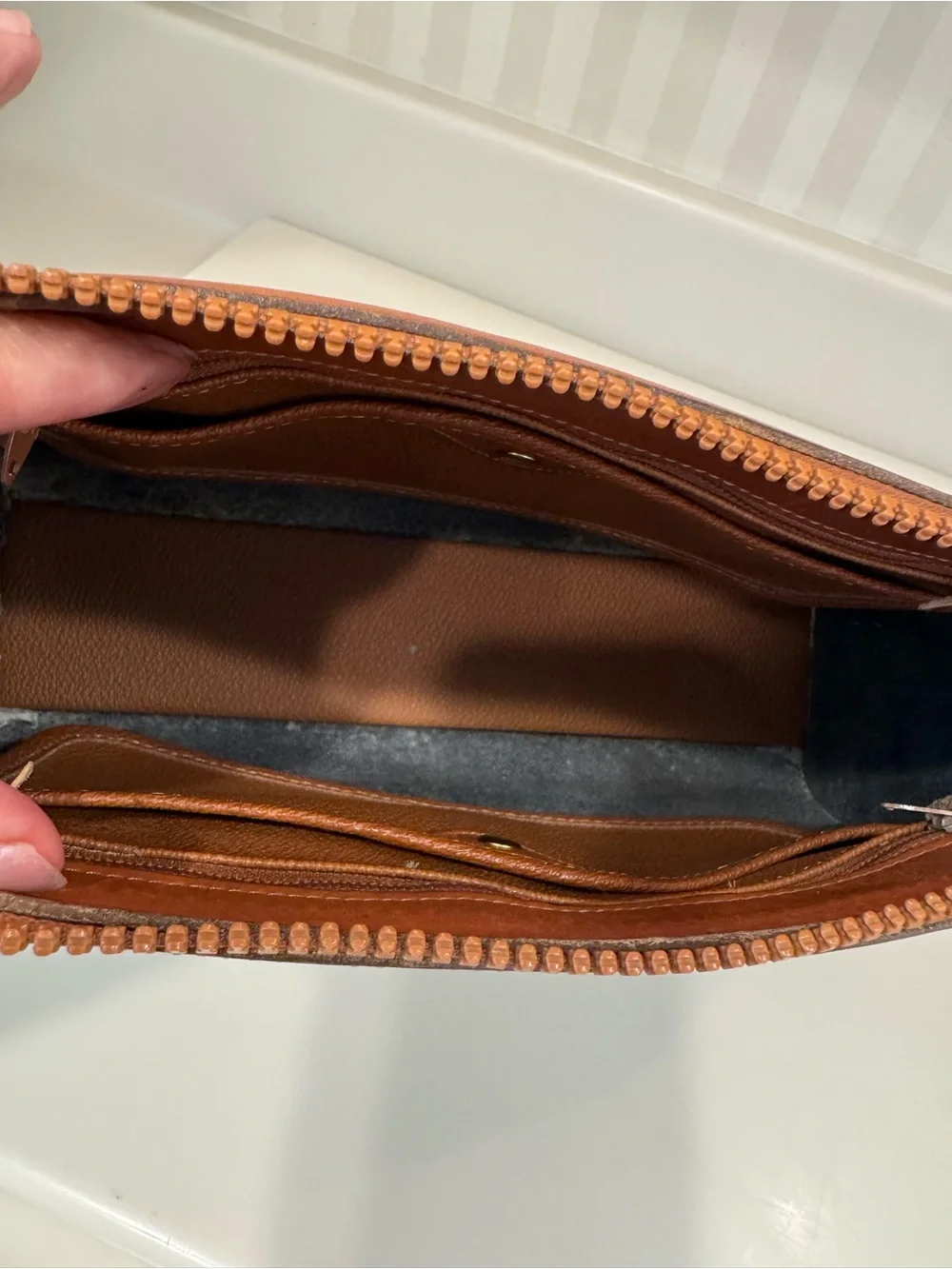 Dooney and Bourke Vintage Black Leather Crossbody Shoulder Bag Made in USA - Picture 12 of 16